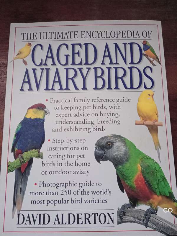 A Complete Practical Guide to Caged & Aviary Birds - David Alderton