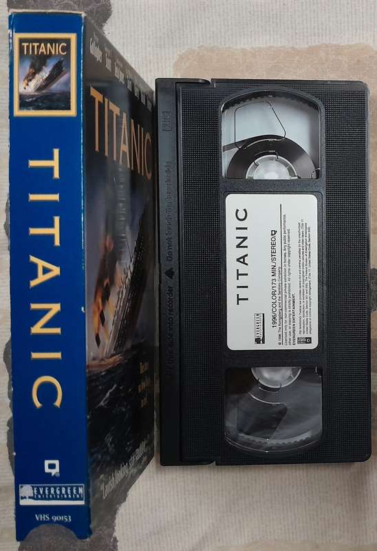 Titanic VHS (NTSC format) Peter Gallagher, Catherine Zeta Jones, Tim Curry