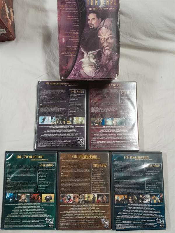 Farscape - Complete Series (seasons 1 to 4 and PeaceKeeper Wars Finale)