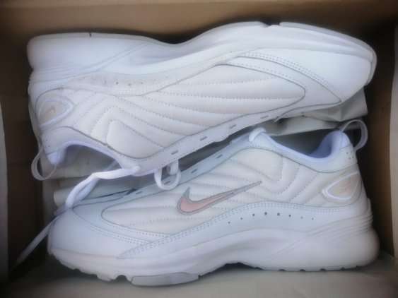 Nike Women's Steady III Leather Size 7