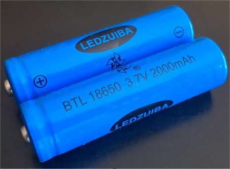 2 x Rechargeable 18650 2000mAh 3.7V batteries