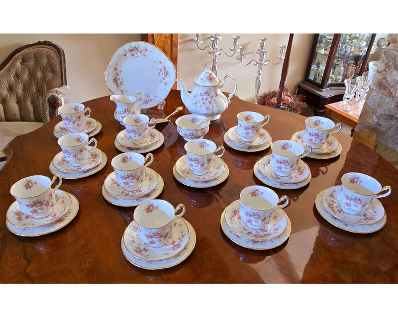 Royal Albert Paragon Victoriana Rose Full Tea set - 12 trio's