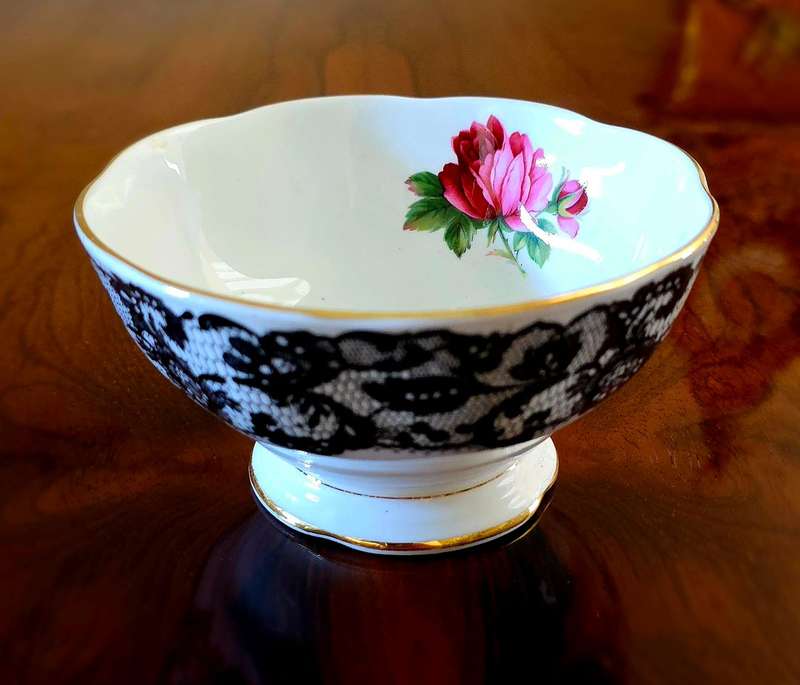 Royal Albert - Senorita