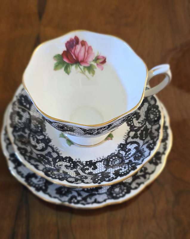 Royal Albert - Senorita
