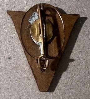 1945 JAN SMUTS PIN BACK BADGE - END OF WORLD WAR II