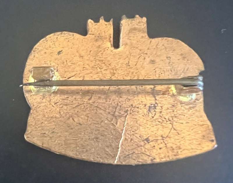 1935 SILVER JUBILEE OF KING GEORGE V PIN BACK BADGE