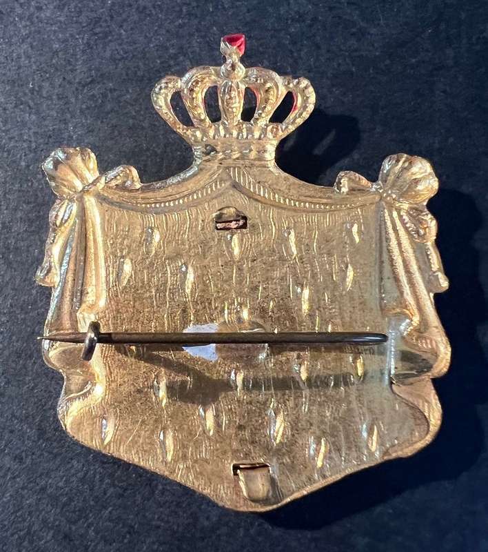 KING GEORGE VI & QUEEN ELIZABETH PIN BACK BADGE