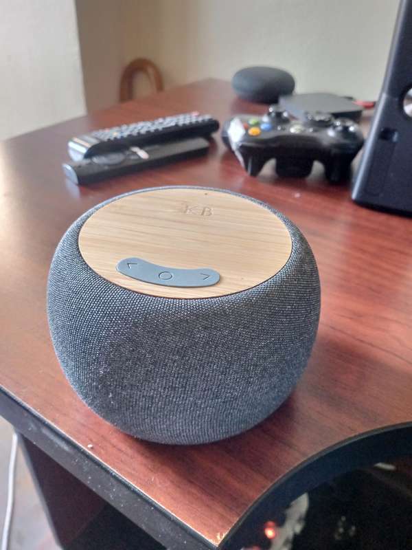 GENEVA WIRELESS CHARGER AND SPEAKER