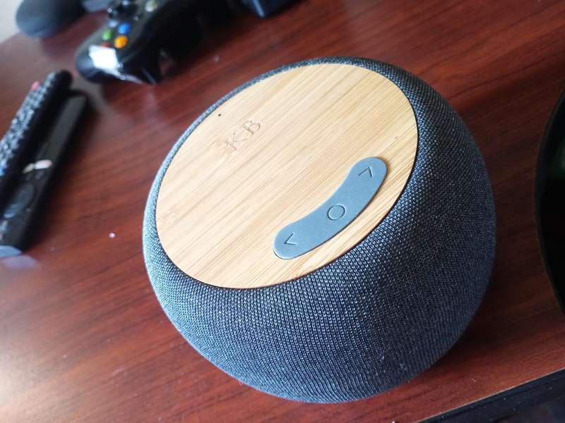 GENEVA WIRELESS CHARGER AND SPEAKER