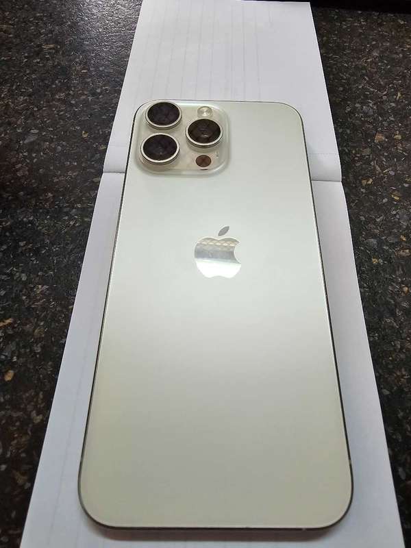 IPhone 15 pro max 256gb white titanium