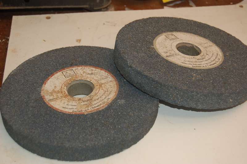 NEW 200MM GRINDING WHEELS FOR MACHINE USE (NOTE SIZE)