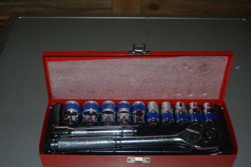 RV TOOLS CHROME VANADIUM 12 PIECE 1/2 INCH SOCKET SET IN METAL CASE