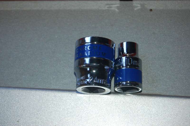 12 PIECE (10MM TO 24MM) CHROME-VANADIUM SOCKET SET 1/2 INCH DRIVE