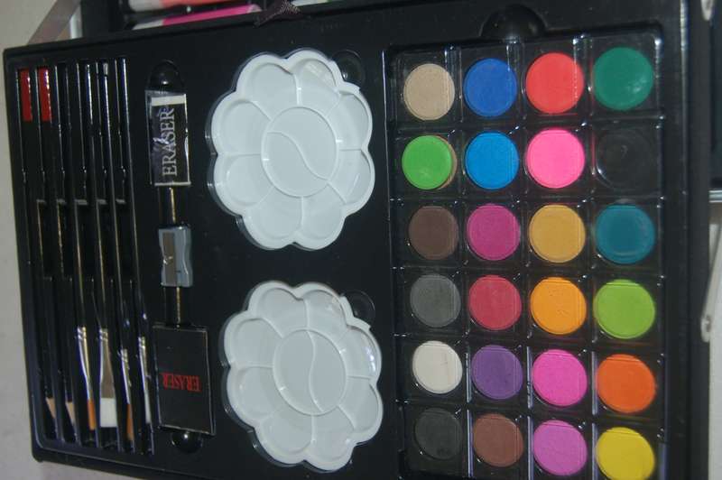 beautiful art set for children (and adults) 4trays