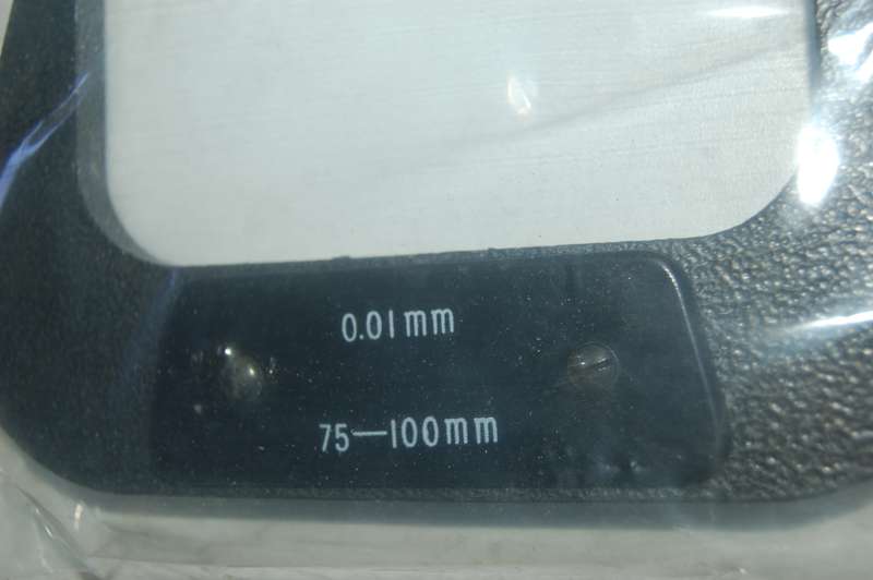 A COMPLETE MICROMETER SET FOR ROUND BAR MEASUREMENT -AS NEW