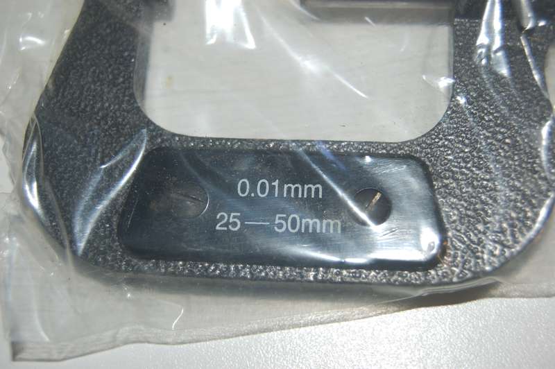 A COMPLETE MICROMETER SET FOR ROUND BAR MEASUREMENT -AS NEW
