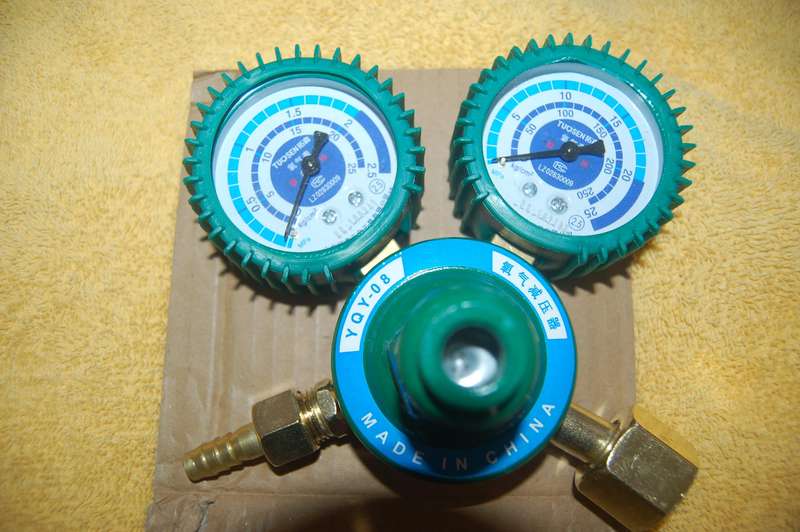 OXYGEN REGULATOR AND PRESSURE DIALS