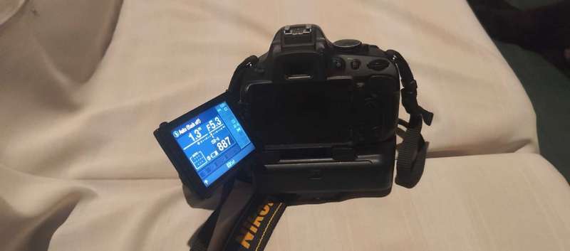 Nikon D5100 dslr with extras
