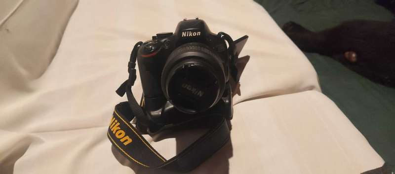 Nikon D5100 dslr with extras