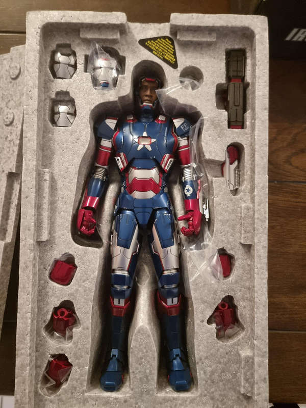 Hot Toys Iron Man Iron Patriot, Die Cast, Previously Displayed, MINT in BOX