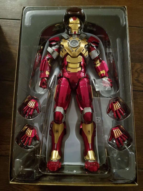 Hot Toys Iron Man HeartBreaker, Previously Displayed, MINT in BOX