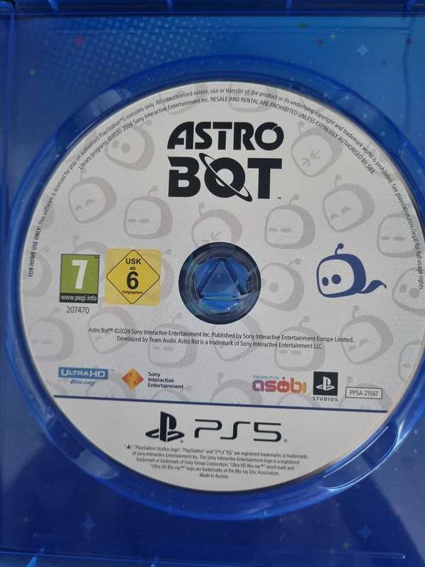 Astro Bot PS5 - Includes Poster
