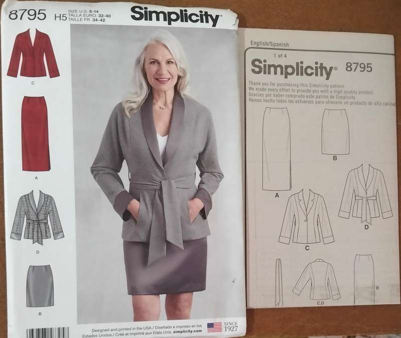 Simplicity S8795 Size 6-14 Uncut Factory Folded Sewing Pattern