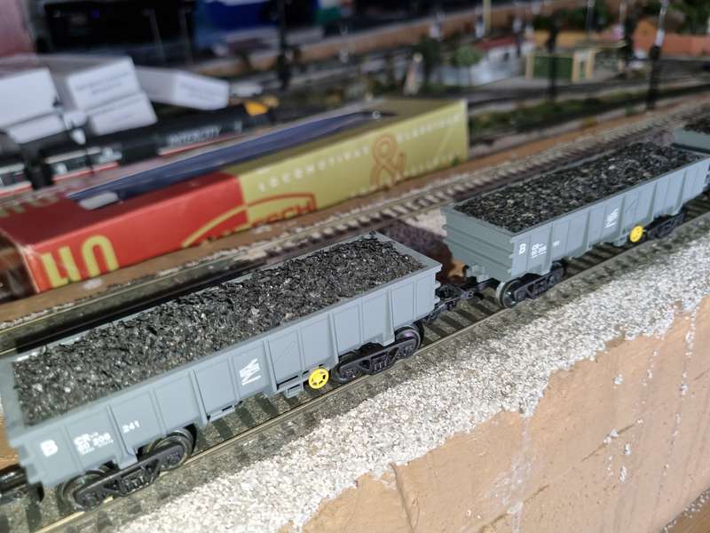 Iron ore wagon Spoornet #60 202 270 (A wagon)  HO (x 6) + Coal Hopper 60-177-047  HO (x 1)