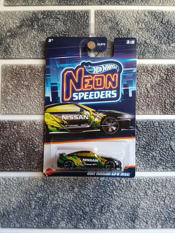 Hot Wheels - 2017 Nissan GT-R (R35) Neon Speeders