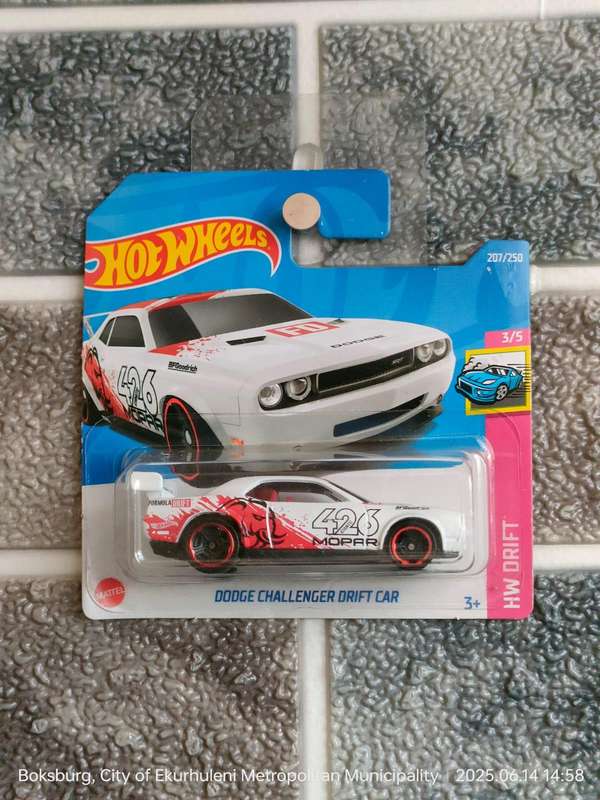 Hot Wheels - Dodge Challenger Drift Car 3/5