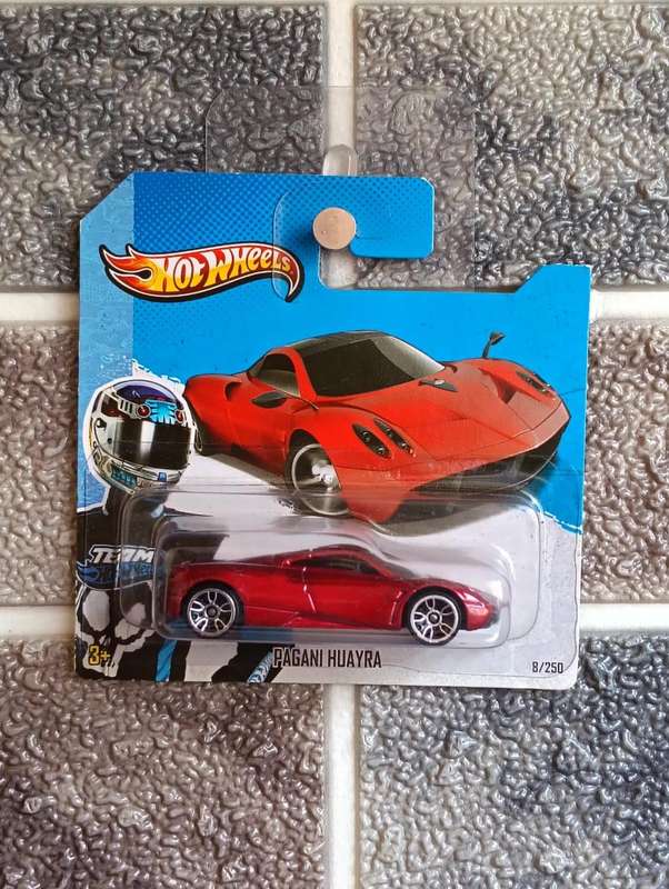 Hot Wheels - Pagani Huayra 8/250