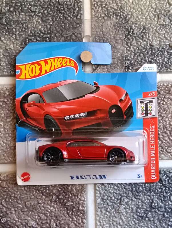 Hot Wheels - 16 Bugatti Chiron 2/5