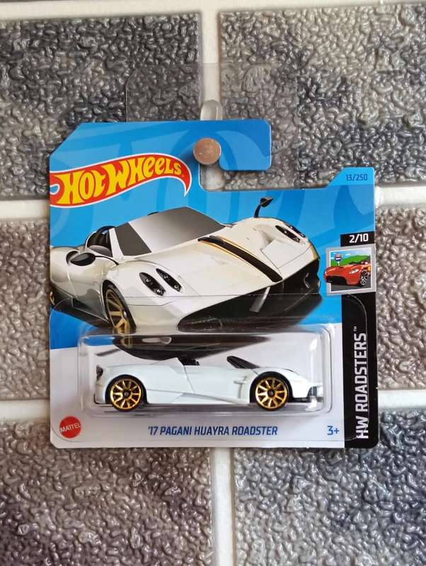 Hot Wheels - 17 Pagani Huayra Roadster 2/10