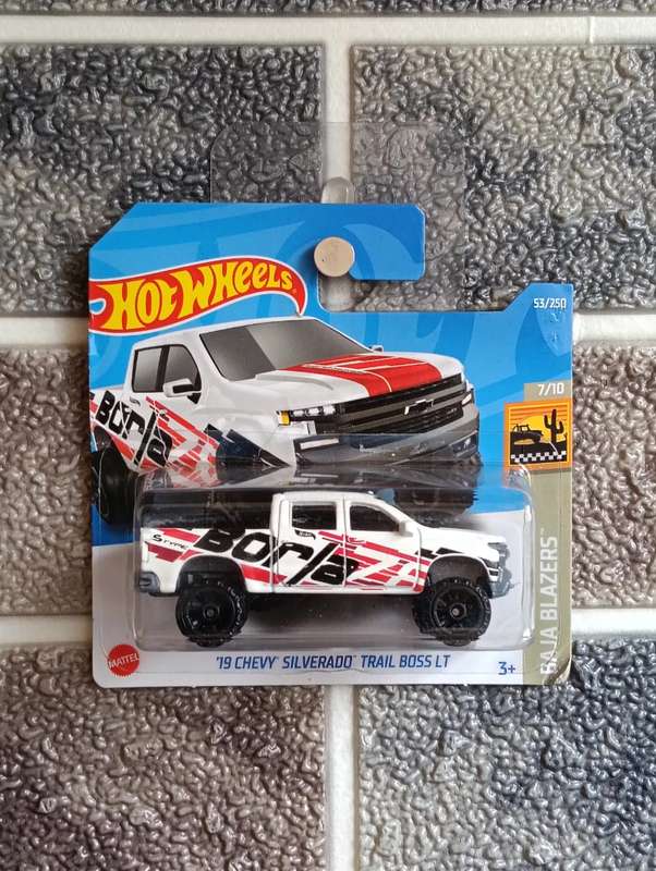 Hot Wheels - 19 Chevy Silverado Trail Boss LT 7/10
