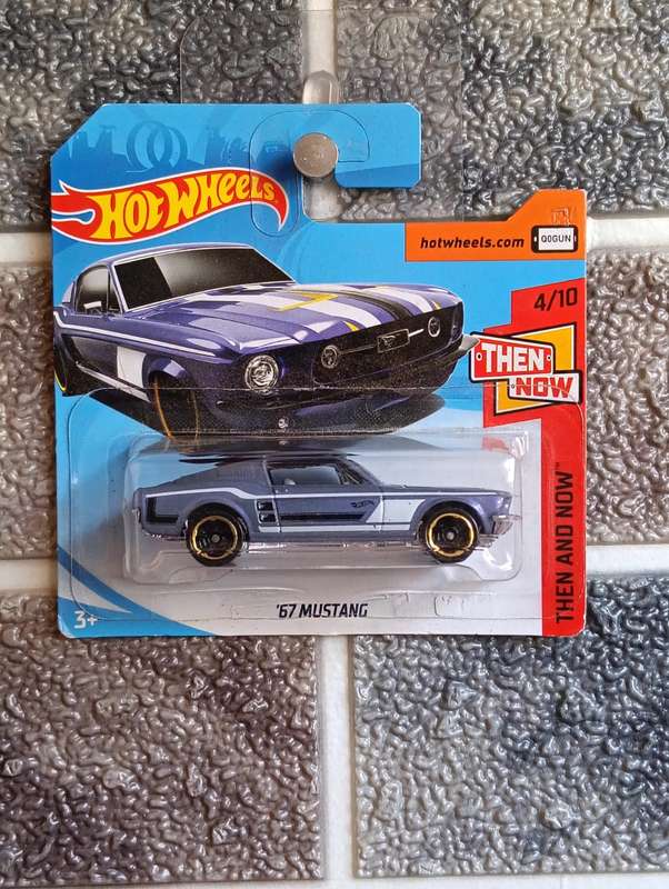 Hot Wheels - 67 Mustang 4/10