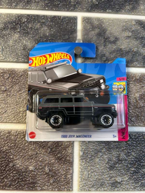 Hot Wheels 1988 Jeep Wagoneer 5/10