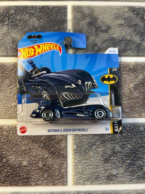 Hot Wheels Batman & Robin Batmobile 2/5