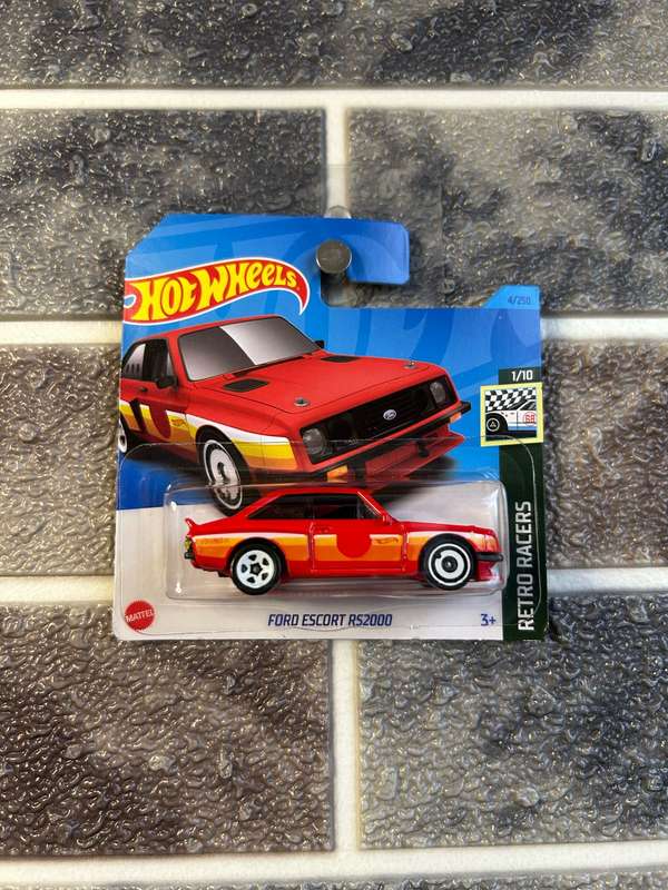 Hot Wheels Ford Escort RS2000 1/10 Retro Racers