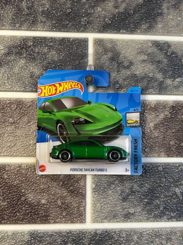 Hot Wheels Porsche Tacan Turbo S 4/5