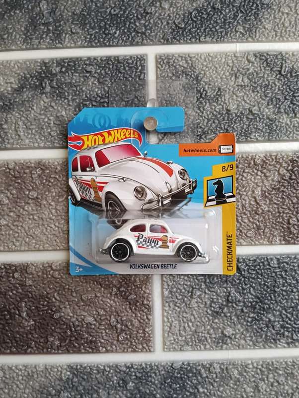 Hot Wheels Volkswagen Beetle 9/9 Card Creased