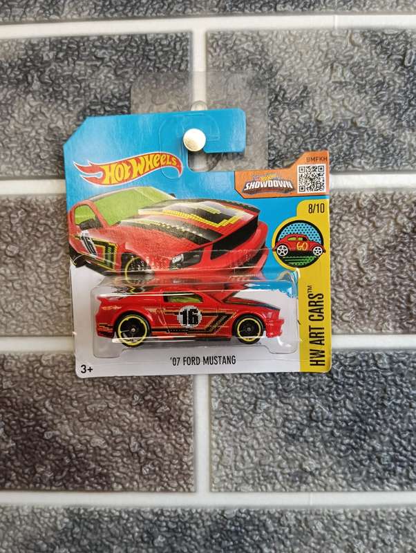 Hot Wheels 07 Ford Mustang 8/10