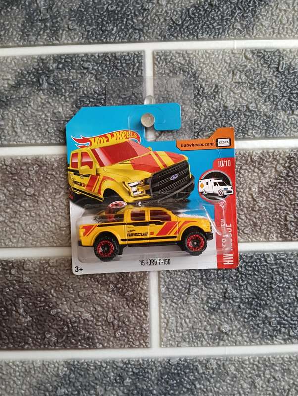 Hot Wheels 15 Ford F-150 10/10 Card Creased