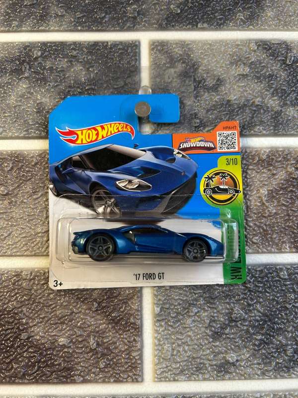 Hot Wheels 17 Ford GT 3/10