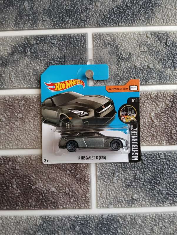 Hot Wheels 17 Nissan GT-R (R35) 1/10