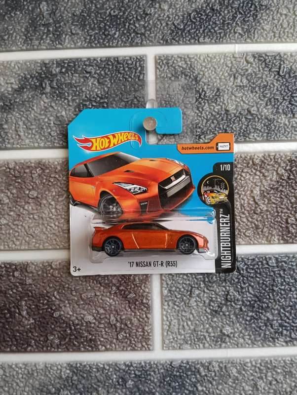 Hot Wheels 17 Nissan GT-R (R35) 1/10