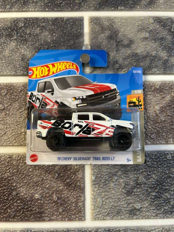 Hot Wheels 19 Chevy Sliverado Trail Boss LT 7/10