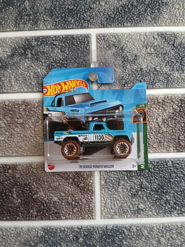 Hot Wheels 70 Dodge Power Wagon 2/5