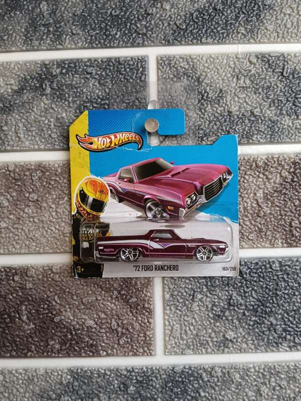 Hot Wheels 72 Ford Ranchero 183/250 Card Creased