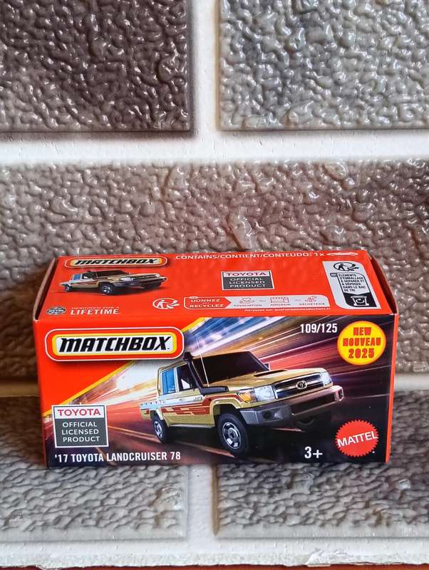Matchbox - 17 Toyota Landcruiser 78 109/125 In Box
