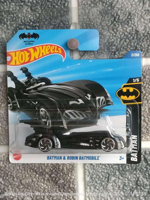 Hot Wheels Batman & Robin Batmobile 1/5